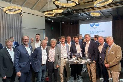 Gruppenbild beim Business Lunch in Zug